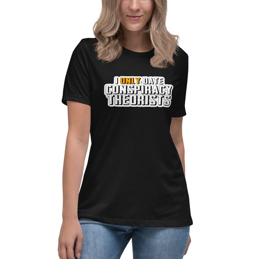 I only date conspiracy theorists Women's Relaxed T-Shirt