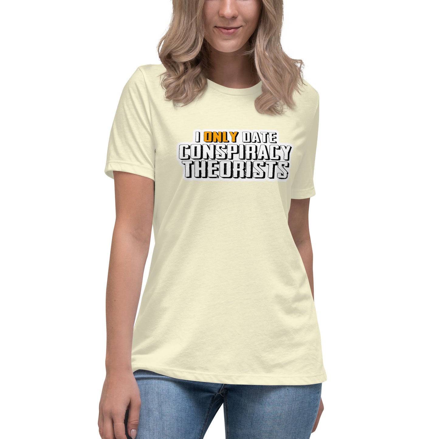 I only date conspiracy theorists Women's Relaxed T-Shirt